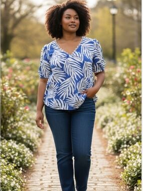 Cato Blue and White V-Neck Leaf-Print Blouse